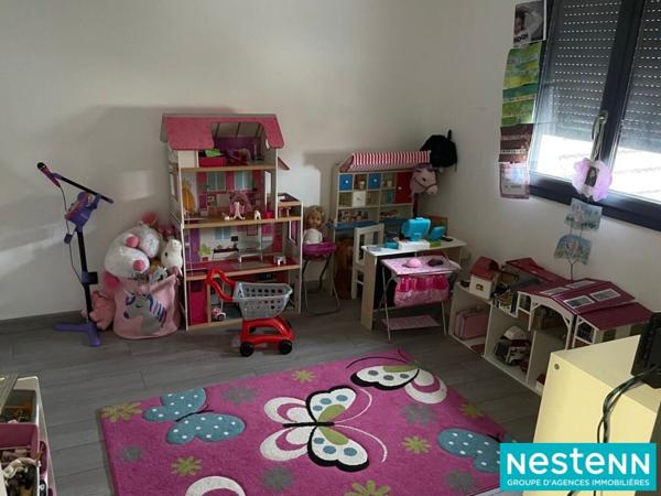 Maison récente à vendre à Vaulx-en-Velin - 4 pièces, 3 chambres dont une suite parentale, deux places de parking