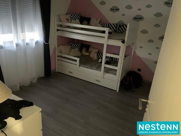 Maison récente à vendre à Vaulx-en-Velin - 4 pièces, 3 chambres dont une suite parentale, deux places de parking