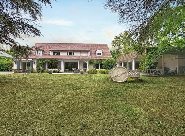 Magnifique propriété de 360 m² sur parcelle de 3000m²
