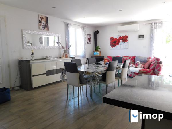 Villa de 131 m² sur un terrain de 2 331 m², avec piscine hors sol