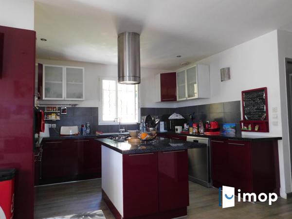 Villa de 131 m² sur un terrain de 2 331 m², avec piscine hors sol