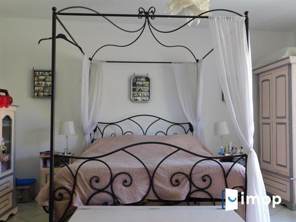 Villa de 131 m² sur un terrain de 2 331 m², avec piscine hors sol