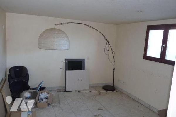 A vendre à Ambrières les vallées(53), un pavillon sur sous-sol comprenant une cuisine aménagée ...