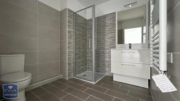 Appartement à louer 2 pièces 41.29m² Fréjus (83600)