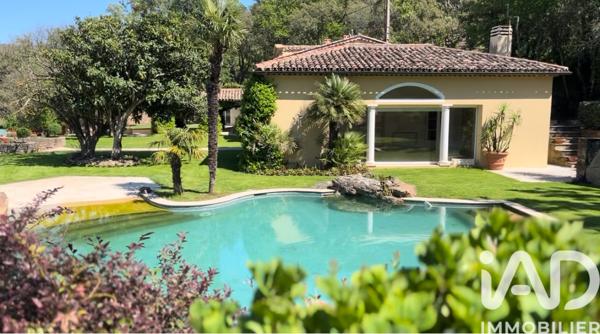 Maison à vendre 9 pièces 380 m² Cogolin