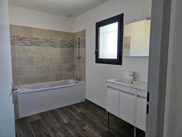 Villa neuve T6 avec garage et grand jardin Lasbordes