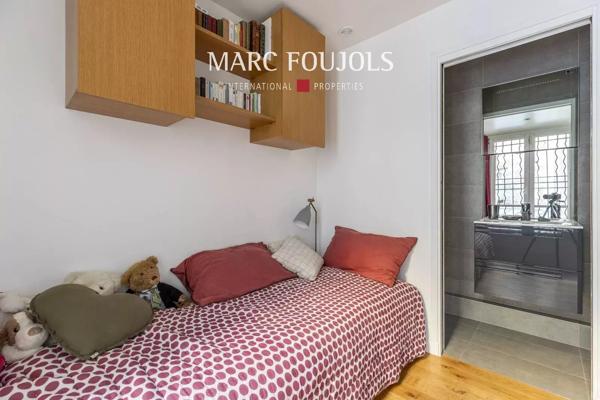 Paris VI Jardin du Luxembourg – maison de ville édifiée sur 5 niveaux avec ascenseur et piscine
