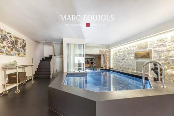 Paris VI Jardin du Luxembourg – maison de ville édifiée sur 5 niveaux avec ascenseur et piscine