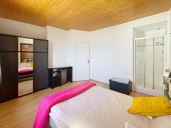 Maison de bourg T4 surprenante et atypique à COX