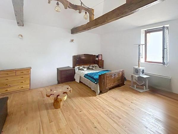 Maison de bourg T4 surprenante et atypique à COX