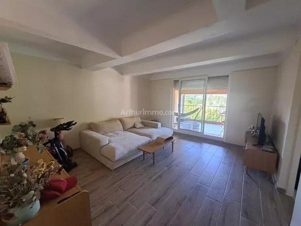 Vente                                                      Appartement
                        
                     3 pièces                      68 m2                     à Salernes