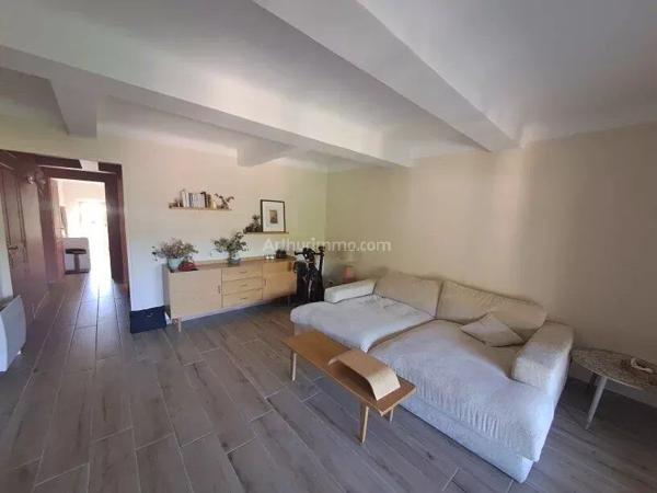 Vente                                                      Appartement
                        
                     3 pièces                      68 m2                     à Salernes