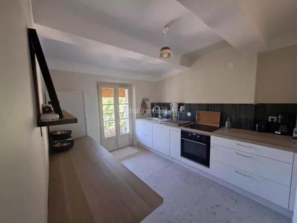 Vente                                                      Appartement
                        
                     3 pièces                      68 m2                     à Salernes