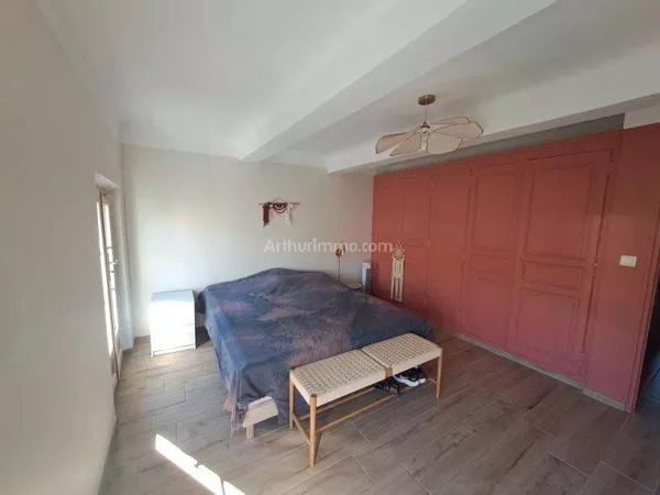Vente                                                      Appartement
                        
                     3 pièces                      68 m2                     à Salernes
