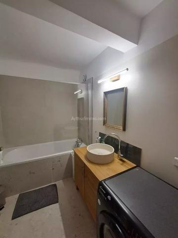 Vente                                                      Appartement
                        
                     3 pièces                      68 m2                     à Salernes