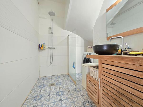 Superbe T4 dans l'ancien - quartier Madeleine / Dunois - avec garage et terrasse.