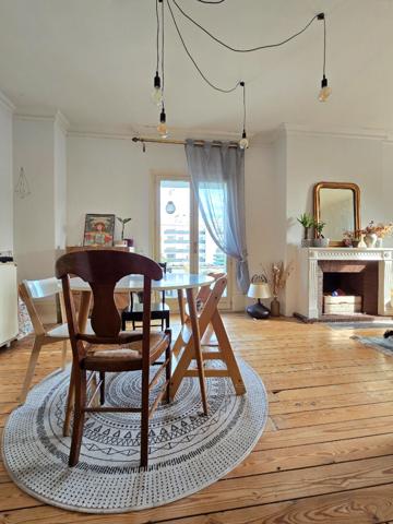 Superbe T4 dans l'ancien - quartier Madeleine / Dunois - avec garage et terrasse.