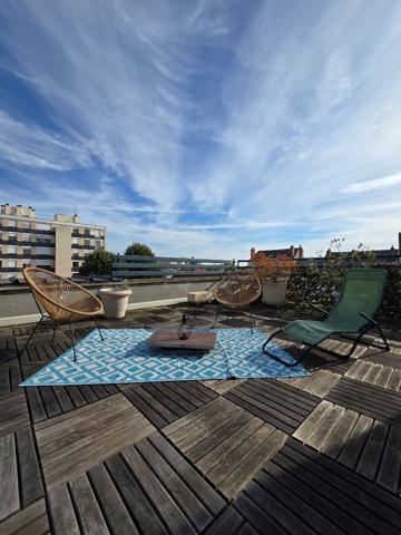 Superbe T4 dans l'ancien - quartier Madeleine / Dunois - avec garage et terrasse.