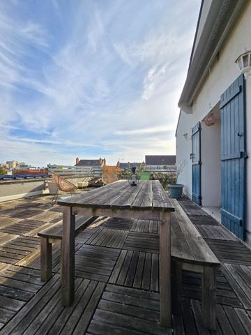 Superbe T4 dans l'ancien - quartier Madeleine / Dunois - avec garage et terrasse.