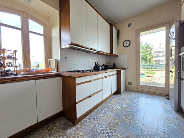 Superbe T4 dans l'ancien - quartier Madeleine / Dunois - avec garage et terrasse.