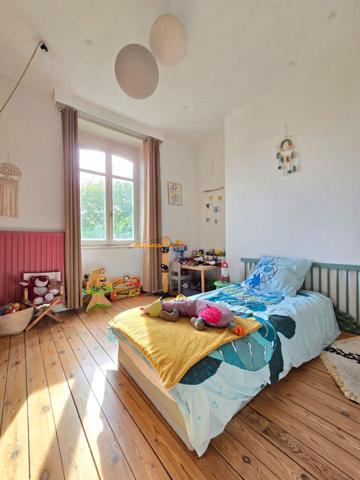 Superbe T4 dans l'ancien - quartier Madeleine / Dunois - avec garage et terrasse.