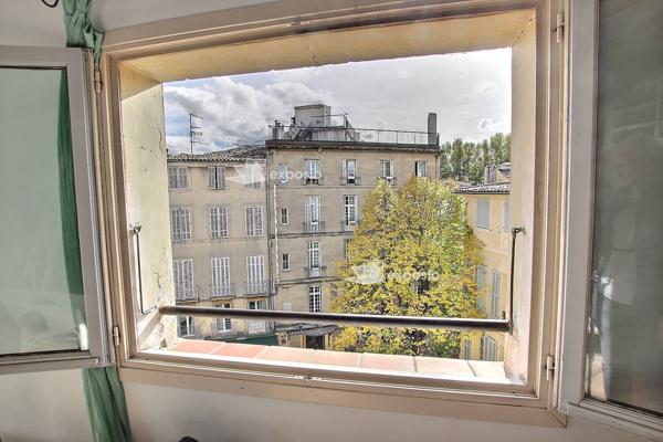 Aix-en-Provence (13100) T3 meublé place des Augustins 3 éme étage