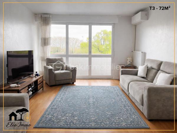 Découvrez cet appartement T3 traversant de 72,30 m², situé au 4e étage d’une résidence fermée avec portail, lumineux, fonctionnel et vendu libre d’occupation.

Il se compose d’un séjour agréable, de deux chambres, d’une salle de bain, d’un espace de rangement et d’un balcon avec vue dégagée sur un parc. Une cave privative complète le bien. Garage privatif disponible en supplément au prix de 10 000 €.

Côté confort, l’appartement bénéficie de volets roulants récents, d’une climatisation réversible dans les chambres et la pièce de vie, ainsi que d’un chauffage collectif au gaz compris dans les charges.

Situé à proximité immédiate des commerces, écoles et services (poste, pharmacie, boulangerie, épiceries), ce bien profite également d’un accès rapide à la rocade et au centre-ville d’Avignon. Le stationnement est aisé dans le secteur.

Ce bien conviendra aussi bien à un projet de résidence principale qu’à un investissement locatif.

Contactez-moi pour organiser une visite. Journées portes ouvertes prévues les jeudi 23 juillet et jeudi 30 juillet.