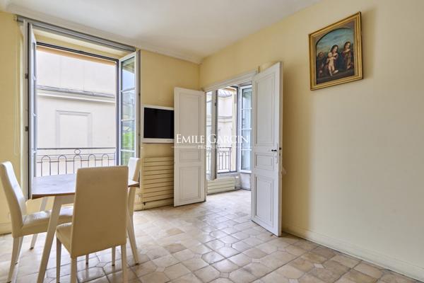 A vendre - appartement - 67 m²  - Paris - 75007 - Carré des Antiquaires