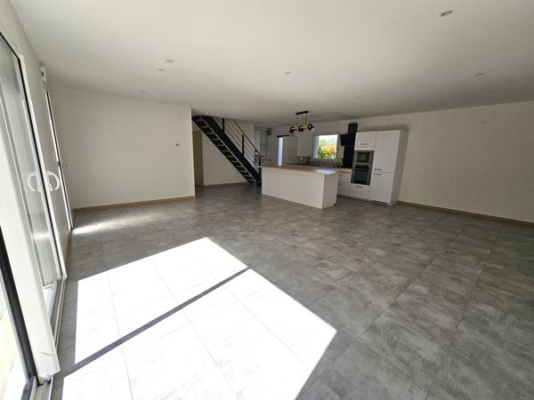 Maison récente, 5 chambres sur 950m²