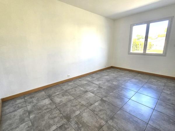 Maison récente, 5 chambres sur 950m²