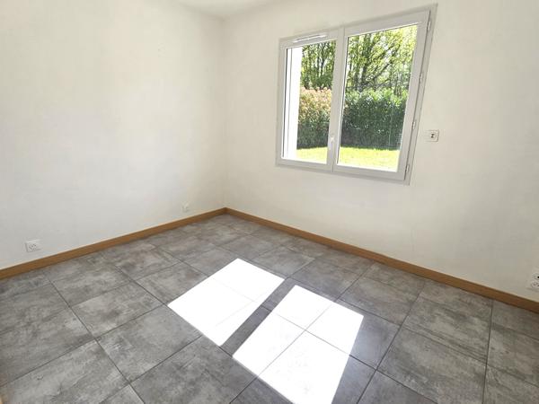 Maison récente, 5 chambres sur 950m²