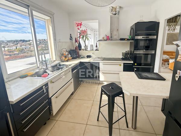 Les Pennes Mirabeau - Maison de plain pied T3+T2 de 143m2 sur parcelle avec piscine de 800m2