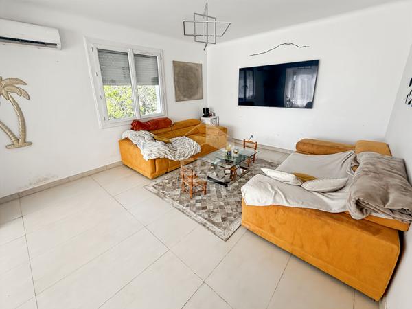 Les Pennes Mirabeau - Maison de plain pied T3+T2 de 143m2 sur parcelle avec piscine de 800m2