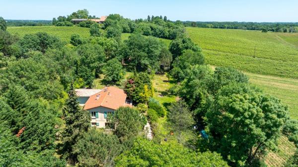 Villa rénovée avec Sous-sol et Grand terrain