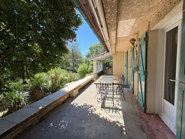 Villa rénovée avec Sous-sol et Grand terrain
