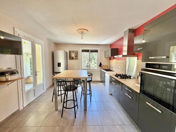 Villa rénovée avec Sous-sol et Grand terrain
