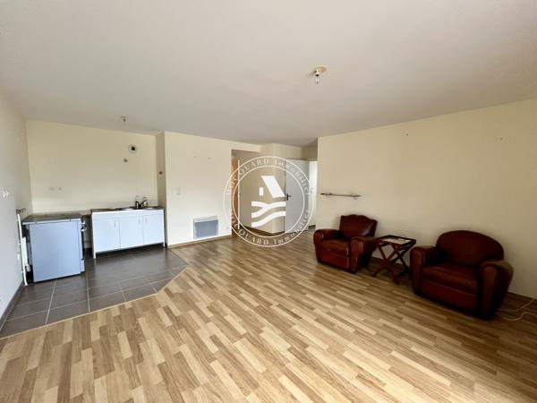 LE BONO, MOCQUARD Immobilier vous présente cet appartement idéalement situé le village !