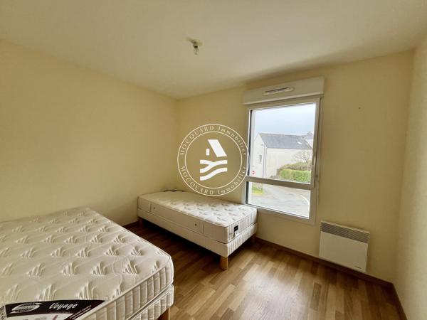 LE BONO, MOCQUARD Immobilier vous présente cet appartement idéalement situé le village !