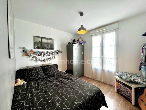 Maison à vendre 5 pièces, 4 Chambres, 2 Salles de bain, jardin, terrasse, garage.