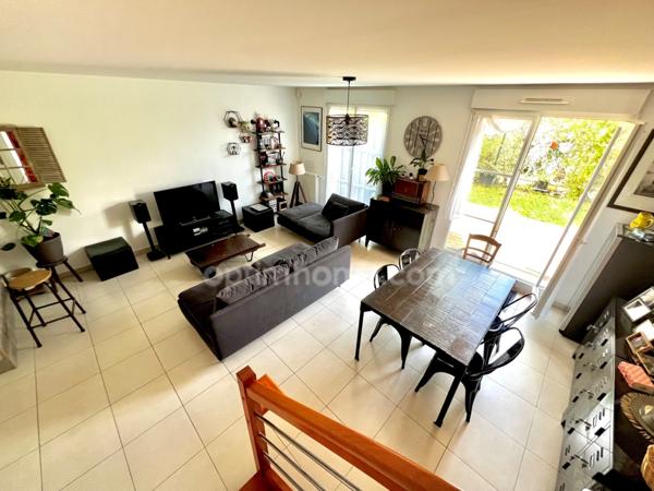 Maison à vendre 5 pièces, 4 Chambres, 2 Salles de bain, jardin, terrasse, garage.