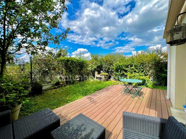 Maison à vendre 5 pièces, 4 Chambres, 2 Salles de bain, jardin, terrasse, garage.