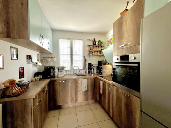 Maison à vendre 5 pièces, 4 Chambres, 2 Salles de bain, jardin, terrasse, garage.