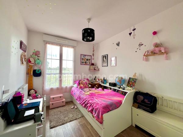 Maison à vendre 5 pièces, 4 Chambres, 2 Salles de bain, jardin, terrasse, garage.