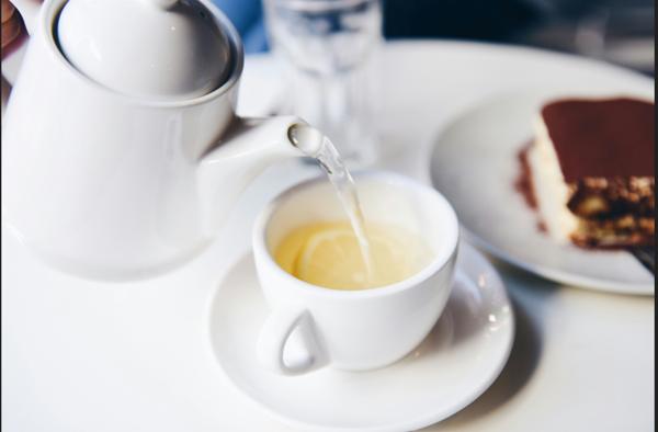 Cession de bail .69006 LYON - 31000  Local bail à céder 34 m².restauration rapide , traiteur sans extraction ni cuisson