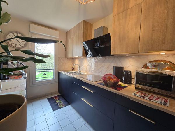 Appartement Rosny Sous Bois 4 pièce(s) 80.14 m2 CENTRE VILLE METRO