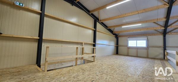 Location local d’activité 198 m² Montréverd