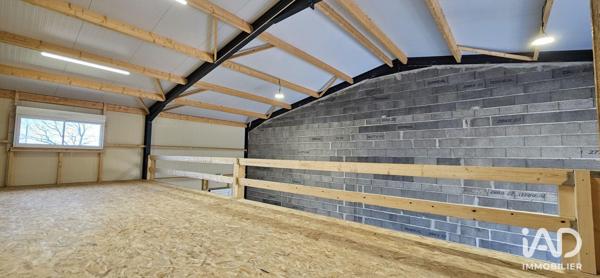 Location local d’activité 198 m² Montréverd