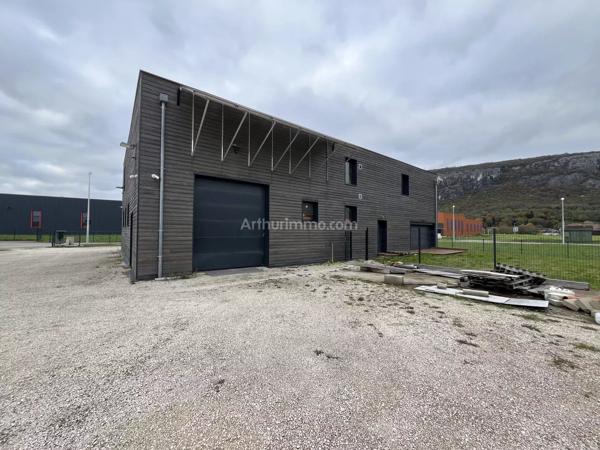 Vente                                                      Local commercial
                        
                                         400 m2                     à Belley