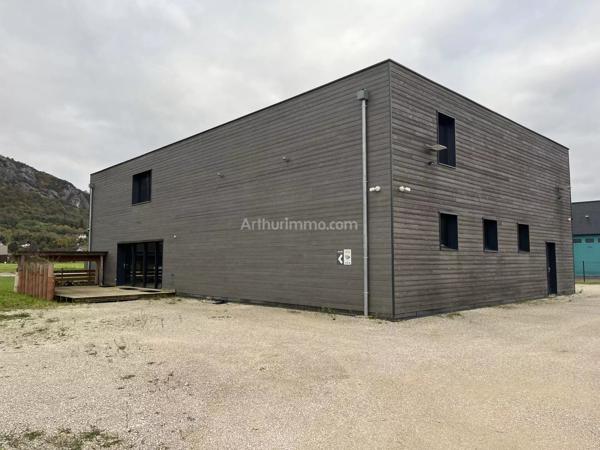 Vente                                                      Local commercial
                        
                                         400 m2                     à Belley