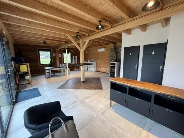 Vente                                                      Local commercial
                        
                                         400 m2                     à Belley